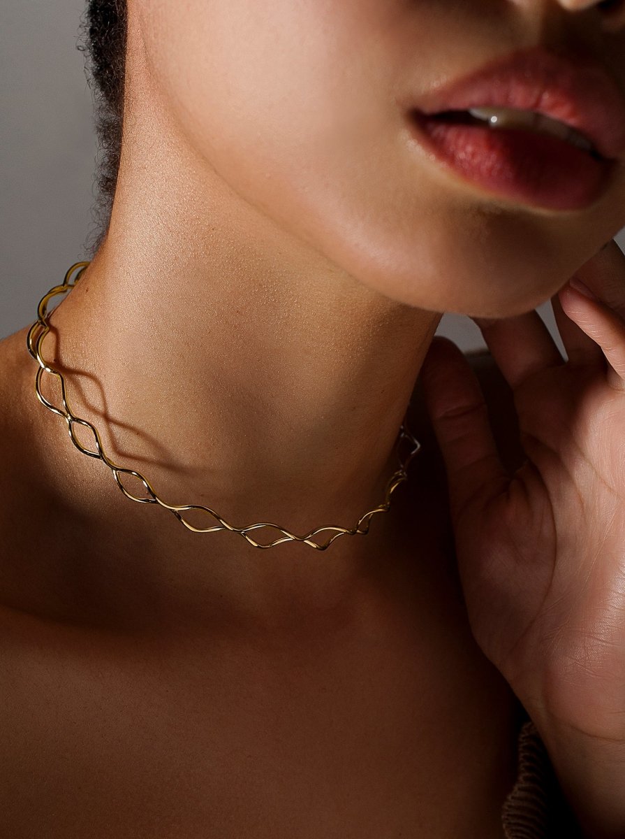 Choker rígido diseño zig zag de plata bañada en oro-LINEARGENT