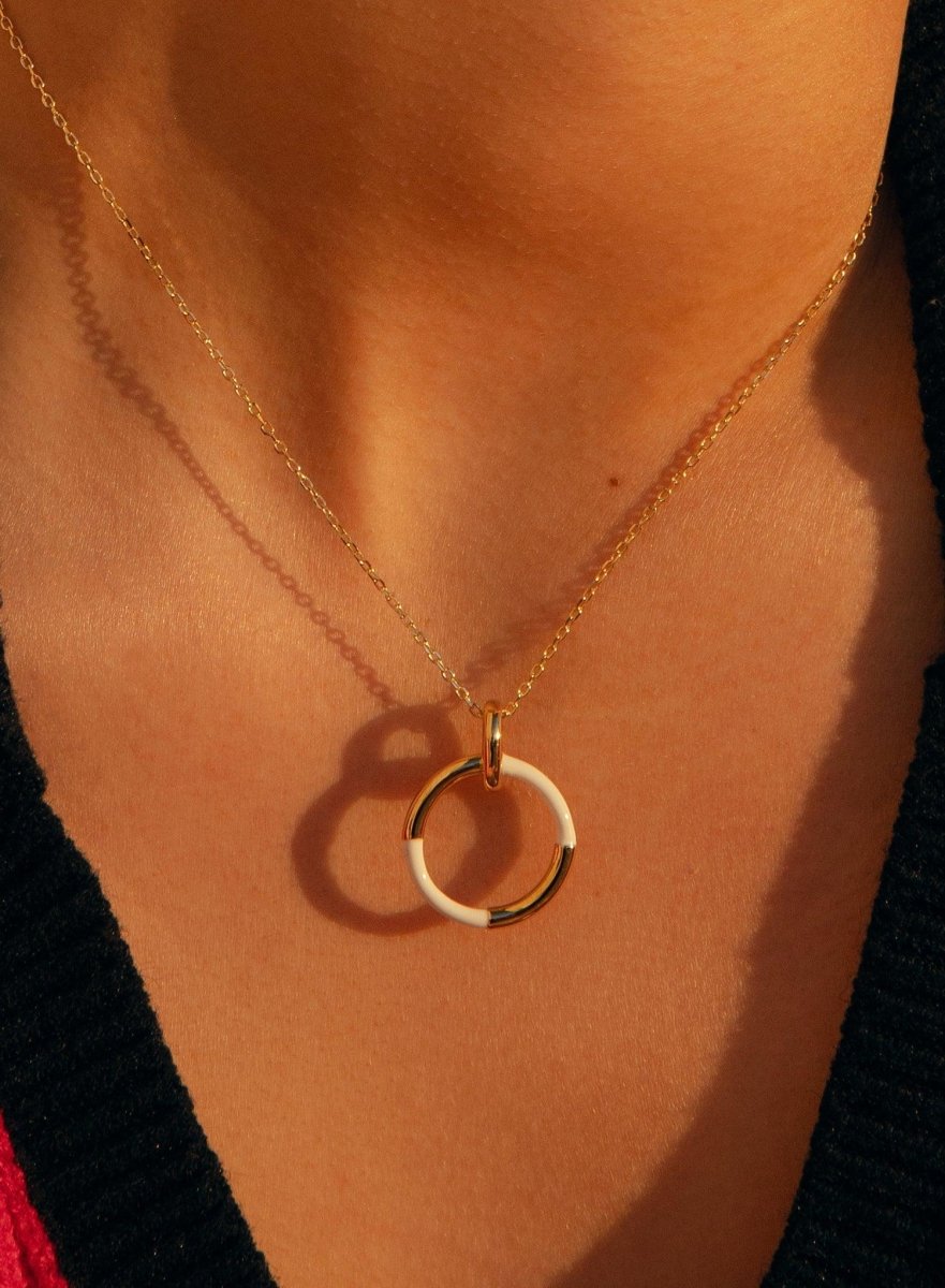 Colgantes de plata diseño circular esmalte blanco-LINEARGENT