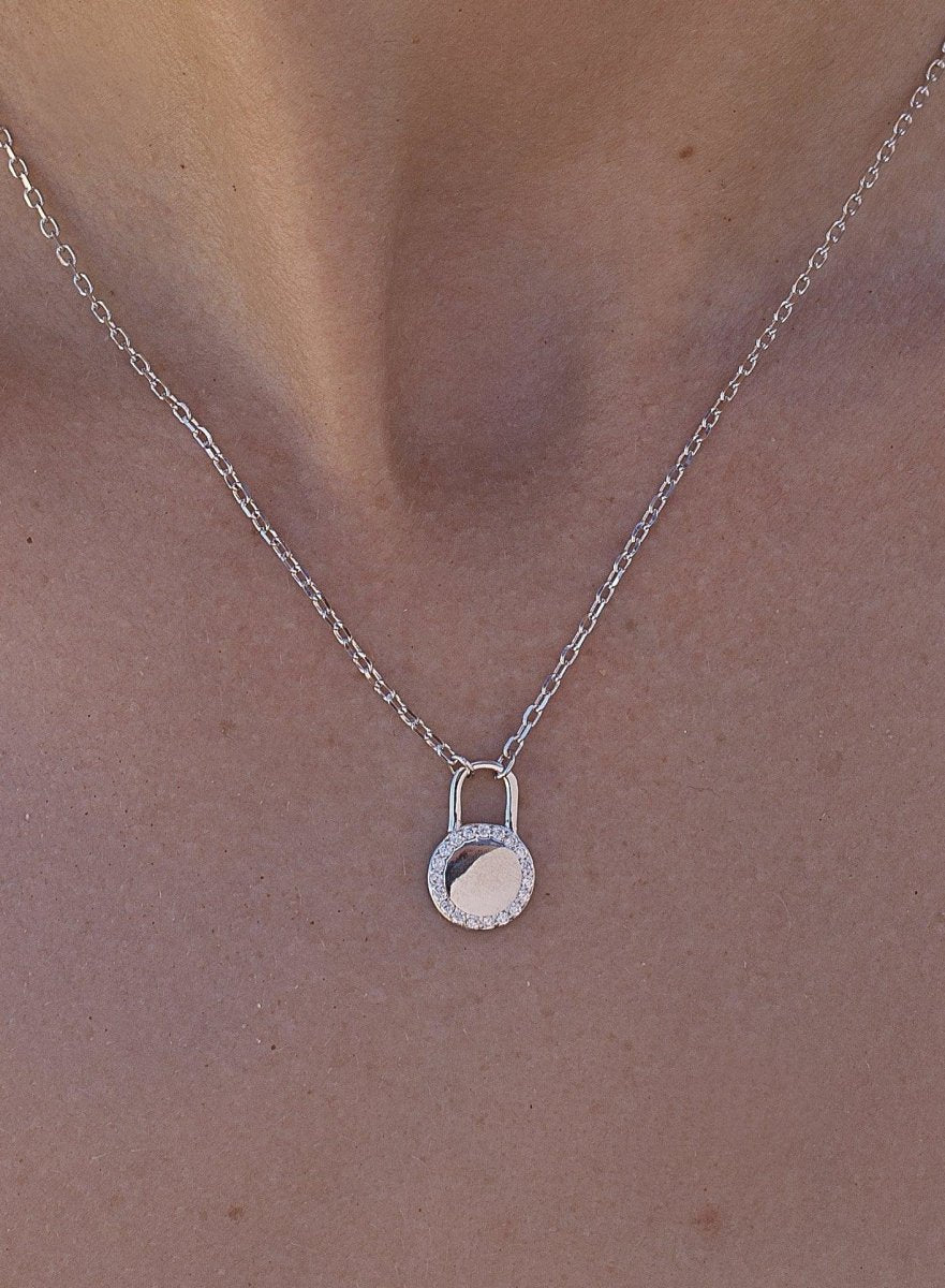Colgantes pequeños de plata diseño candado redondo-LINEARGENT