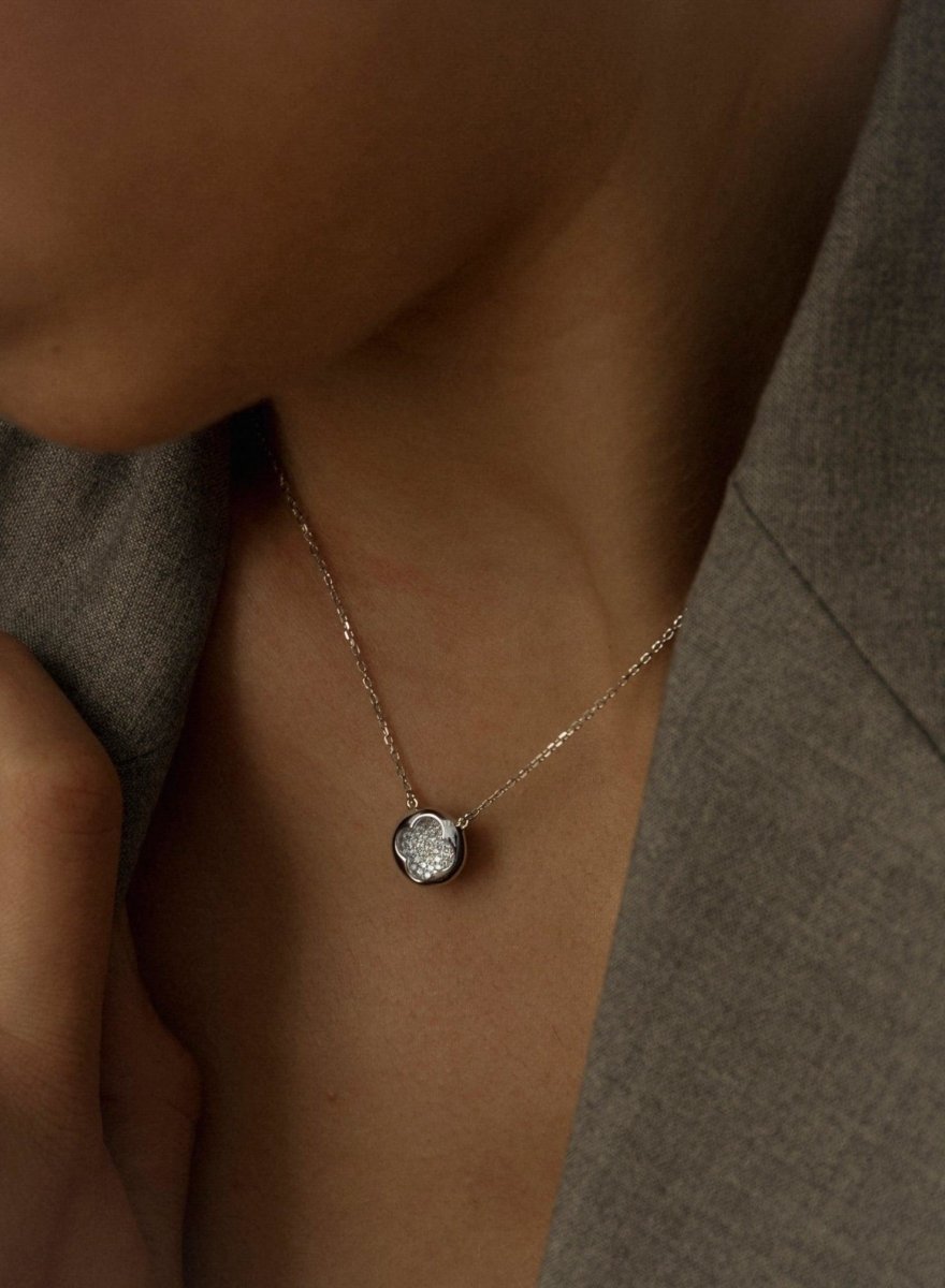 Colgantes pequeños de plata diseño silueta de flor-LINEARGENT