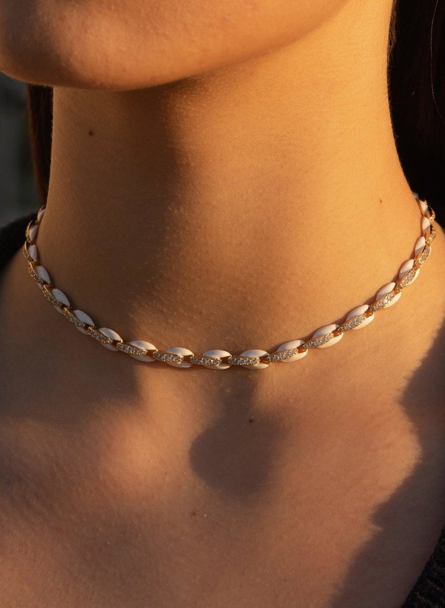 Collar esmalte en plata diseño concha blanco-LINEARGENT