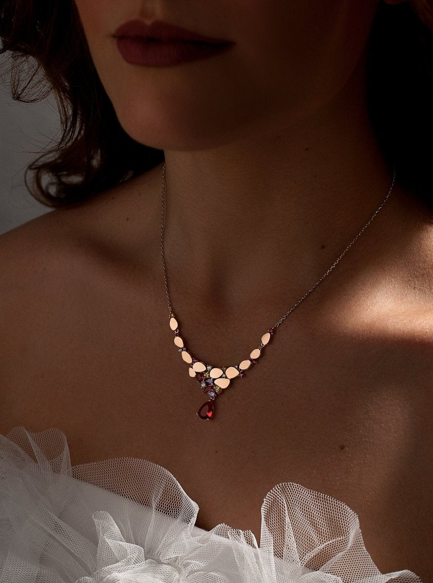 Collares con piedras de colores combinados con plata rosé
