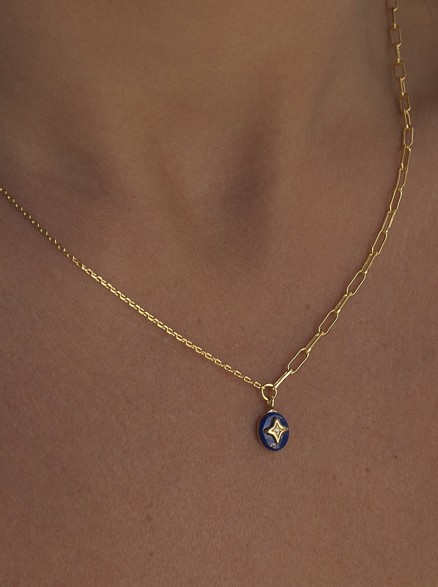 Collares con piedras lapislázuli y destello central de circonita-LINEARGENT