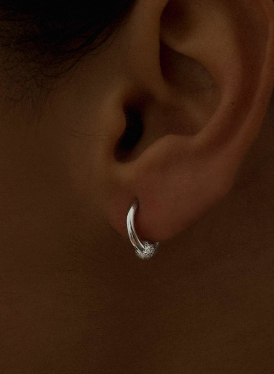 Pendientes aro de plata pequeños motivo de circonita en la parte inferior-LINEARGENT