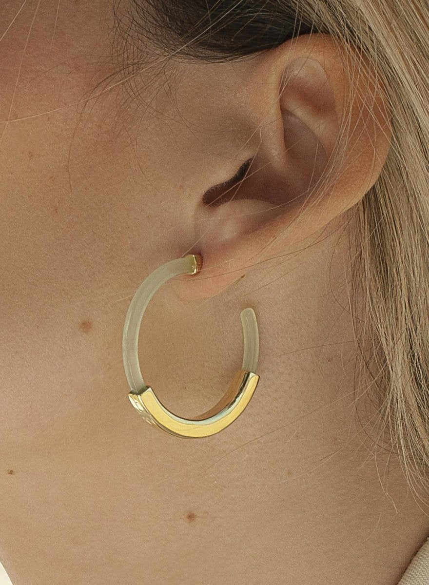 Pendientes aro diseño resina tono verde y banda de plata lisa central-LINEARGENT