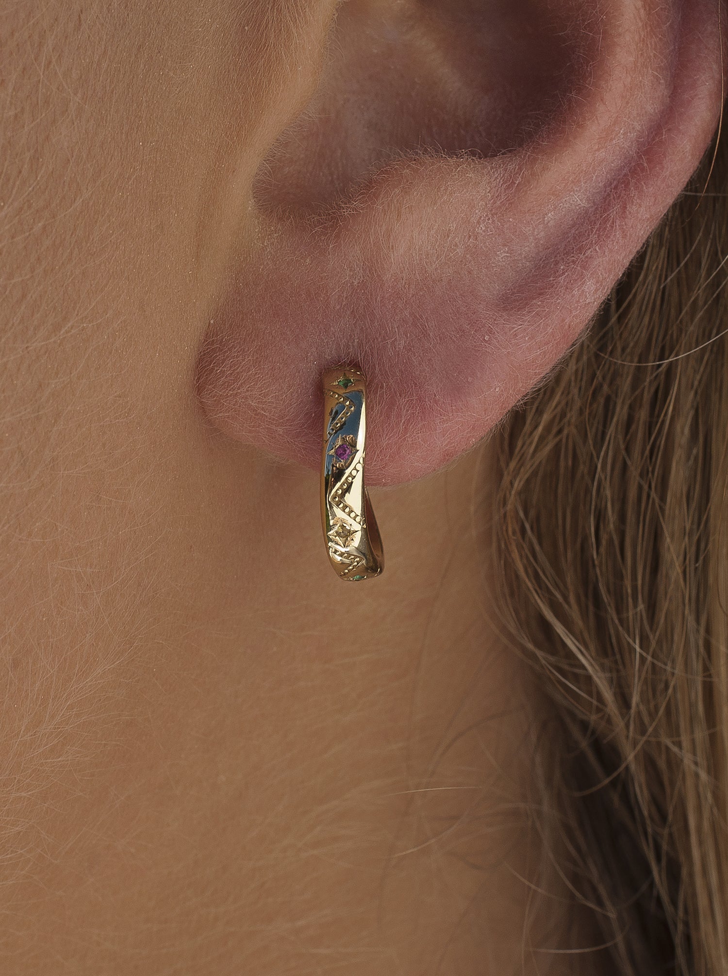 Pendientes aro dorados diseño de estrellas multicolores-LINEARGENT