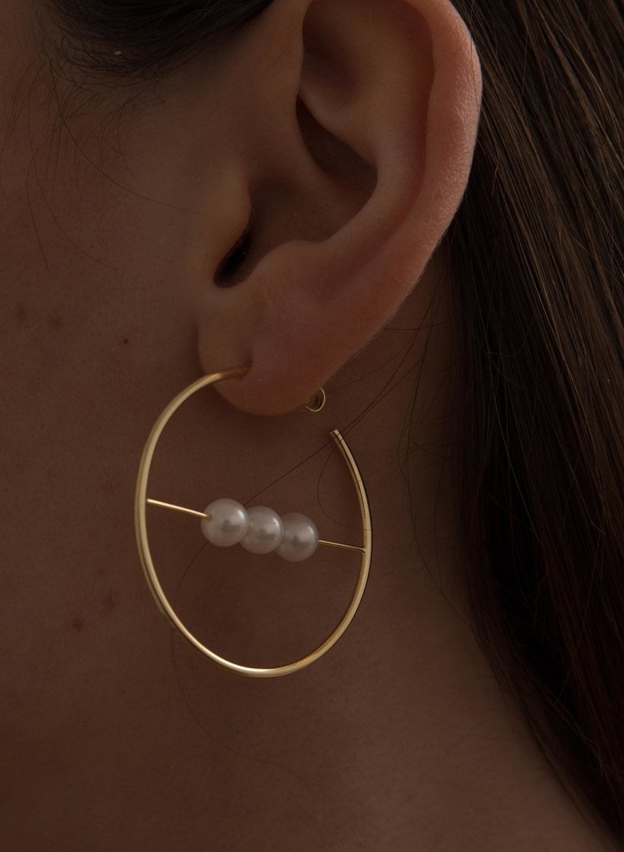 Pendientes aro originales diseño barra central con tres perlas-LINEARGENT