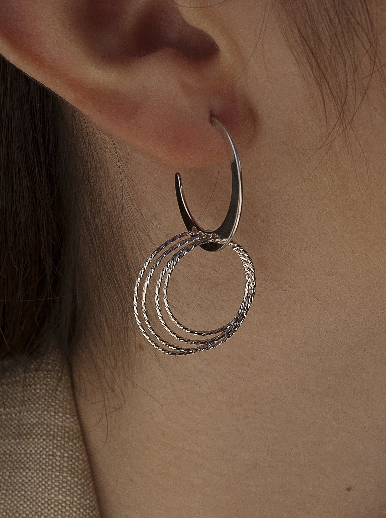 Pendientes aros con colgantes motivo anillas en plata lisa-LINEARGENT