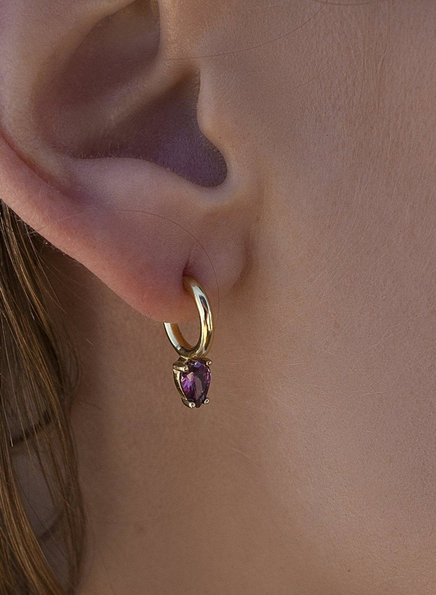 Pendientes aros pequeños bañados en oro diseño cuarzo adamantino perilla rojiza-LINEARGENT