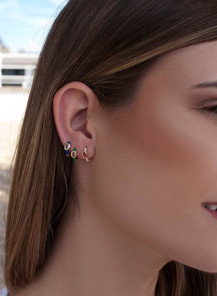 Pendientes aros pequeños diseño cuarzo adamantino central y esmalte azul