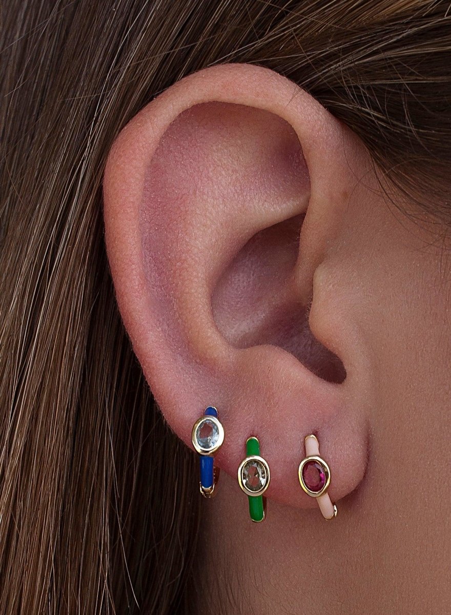 Pendientes aros pequeños diseño cuarzo adamantino central y esmalte rosa-LINEARGENT