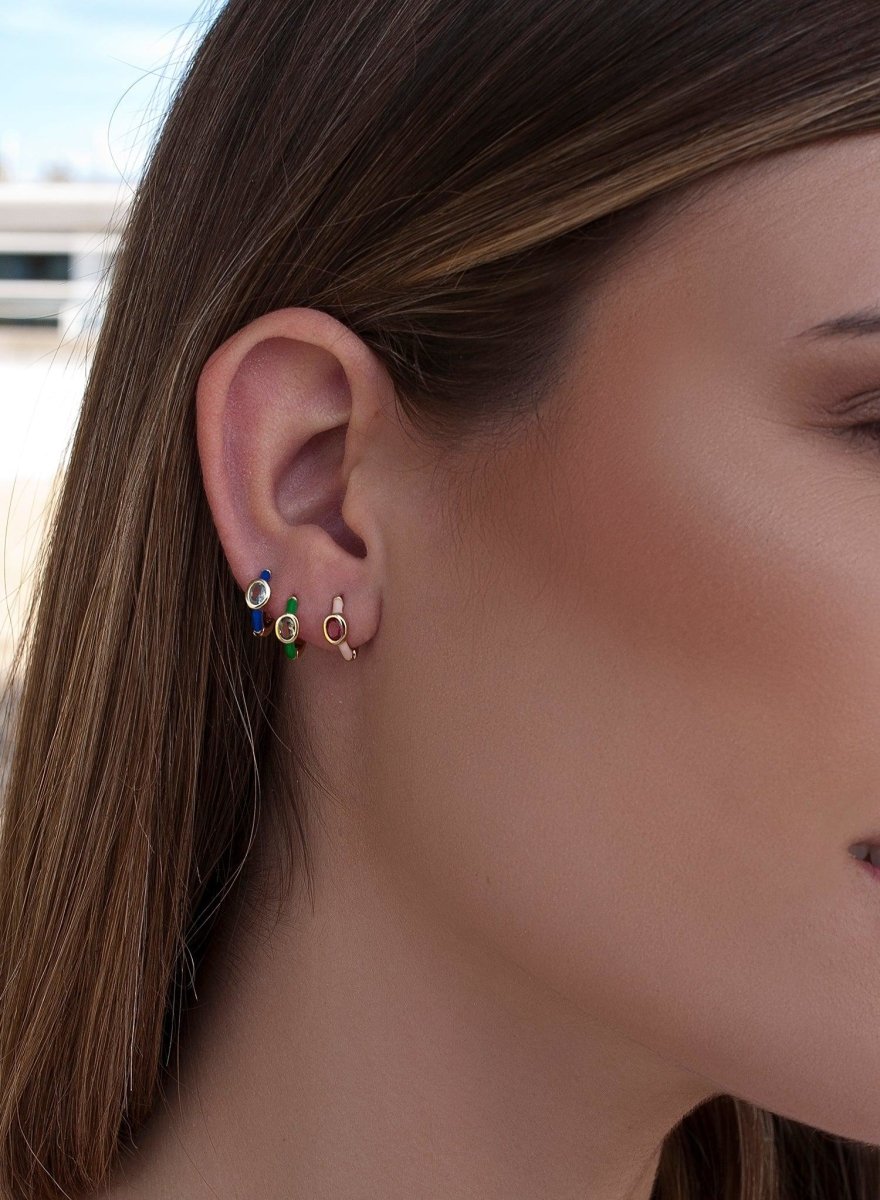 Pendientes aros pequeños diseño cuarzo adamantino central y esmalte rosa