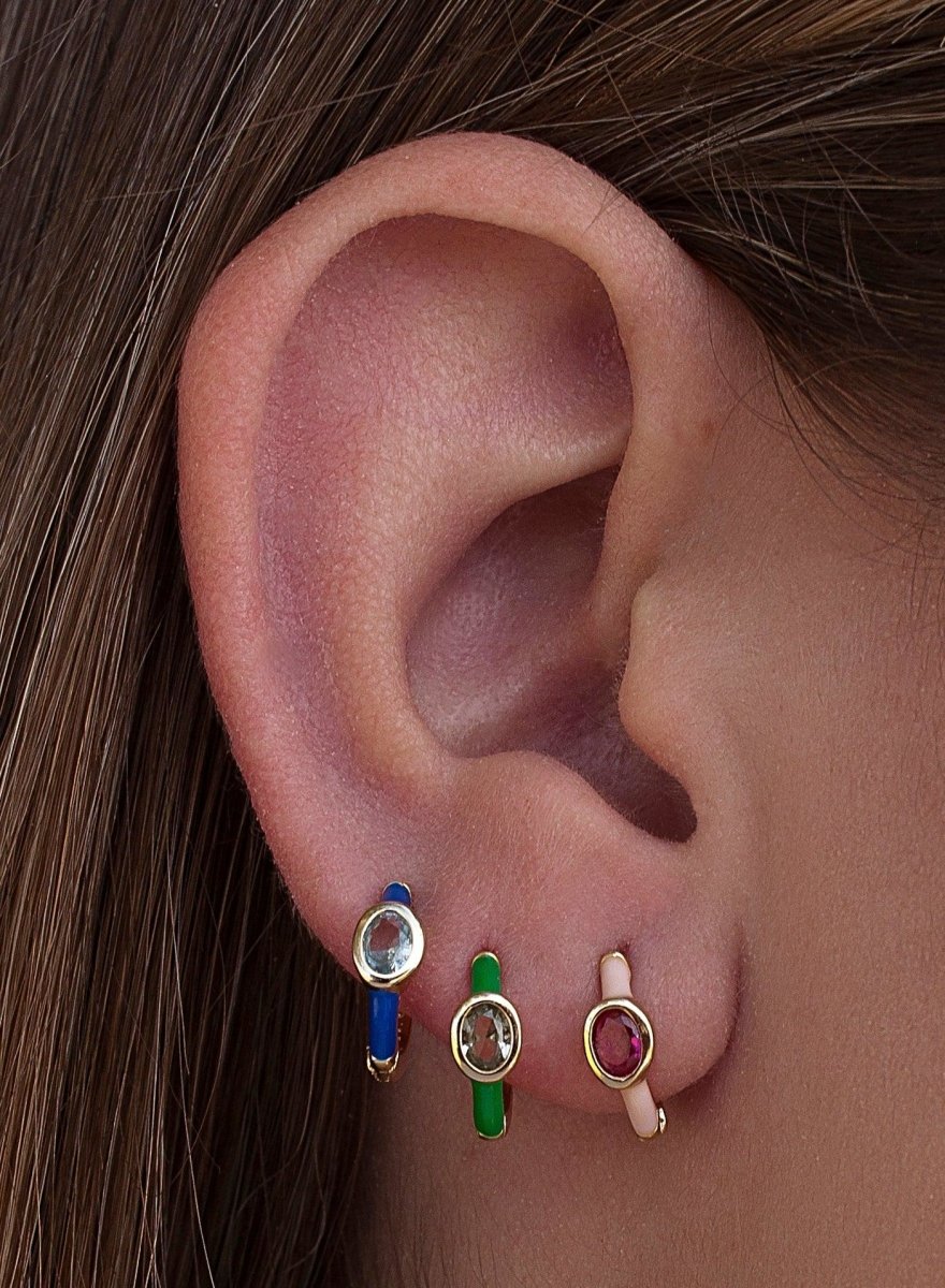 Pendientes aros pequeños diseño cuarzo adamantino central y esmalte verde-LINEARGENT