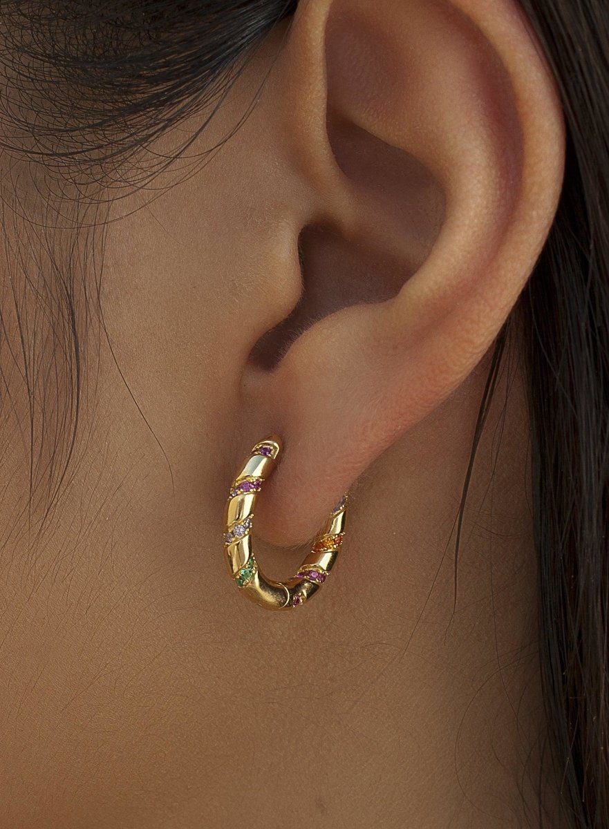 Pendientes aros pequeños diseño espiral con circonitas multicolores-LINEARGENT
