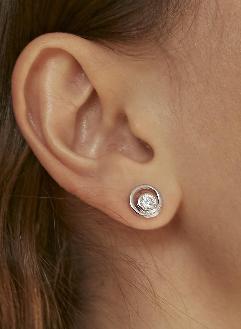 Pendientes botón diseño helice con circonita central-LINEARGENT