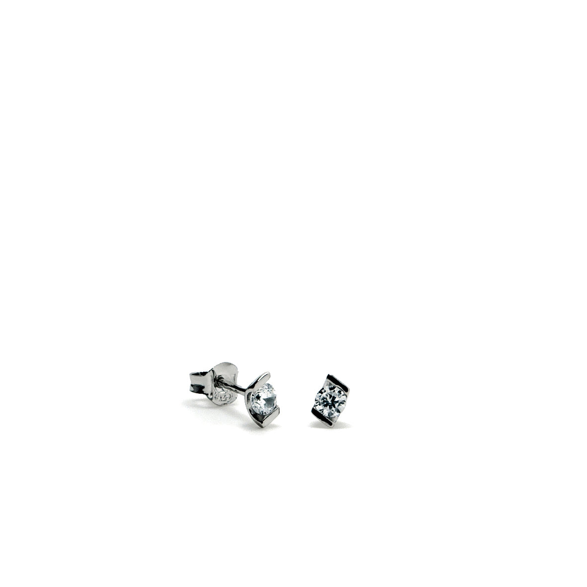 Pendientes brillantes pequeños diseño de circonita central-LINEARGENT