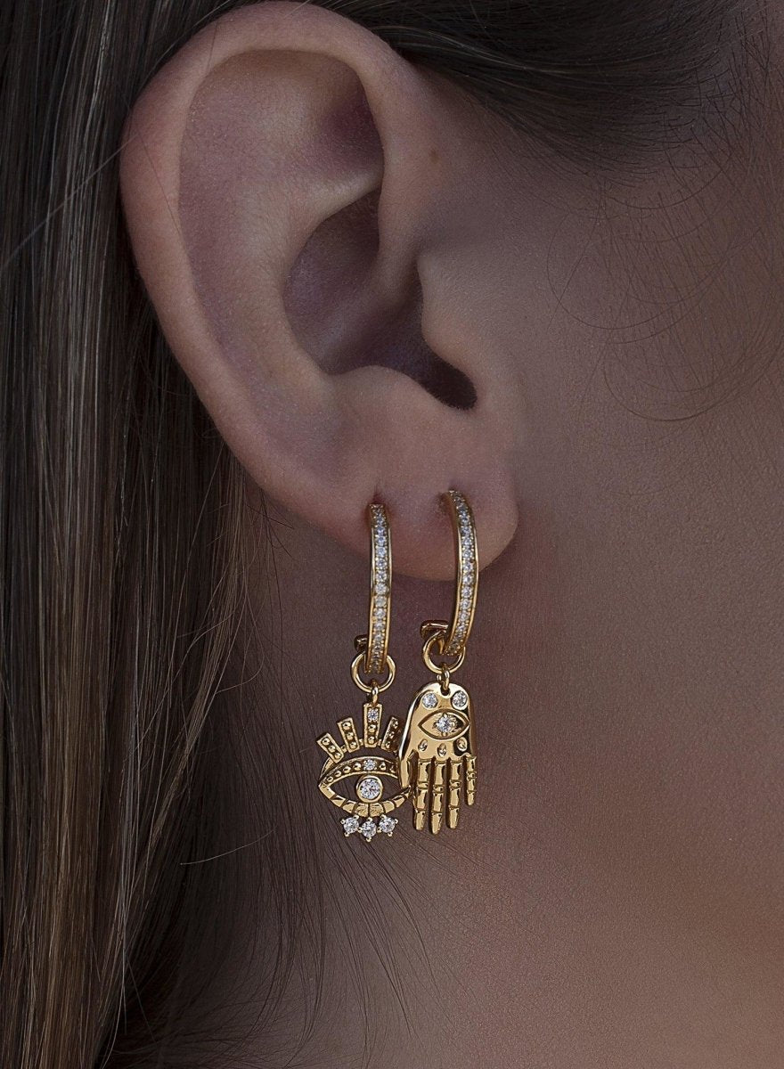 Pendientes con colgantes charms de mano y ojo con circonitas-LINEARGENT