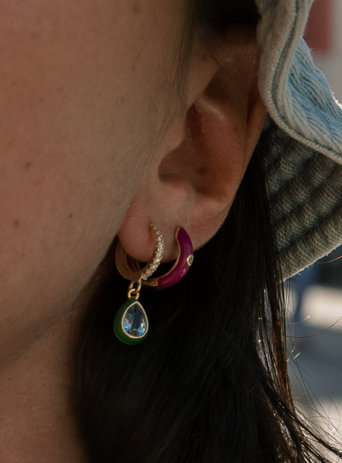 Pendientes con colgantes diseño gota con esmalte verde-LINEARGENT