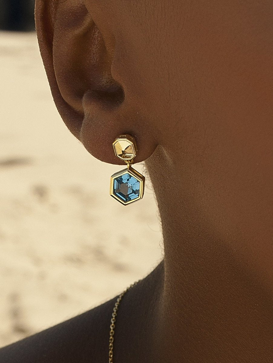 Pendientes con colgantes diseño hexagonal y gema azul-LINEARGENT