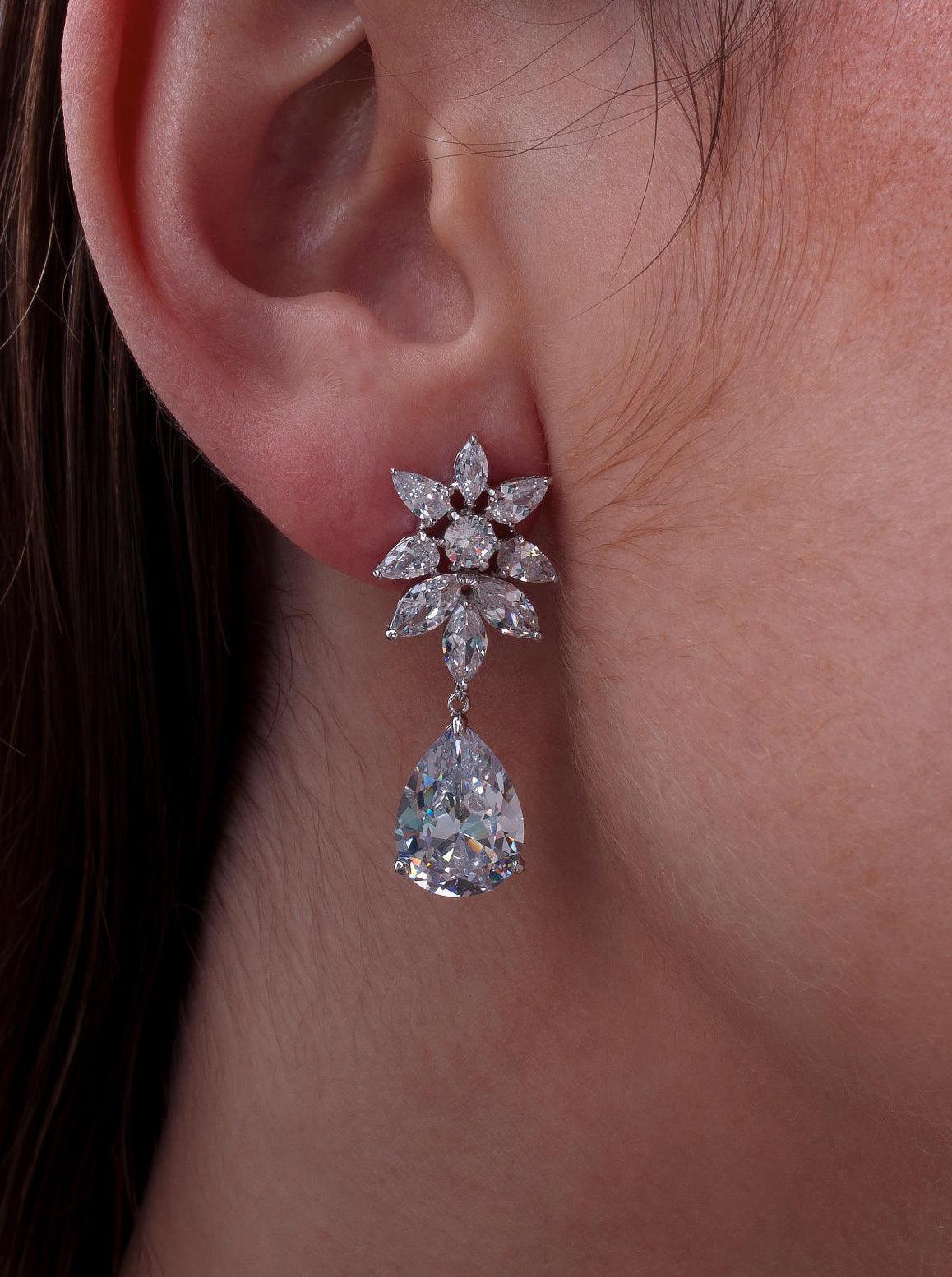 Pendientes de novia de plata pequeños festivos con diseño floral-LINEARGENT