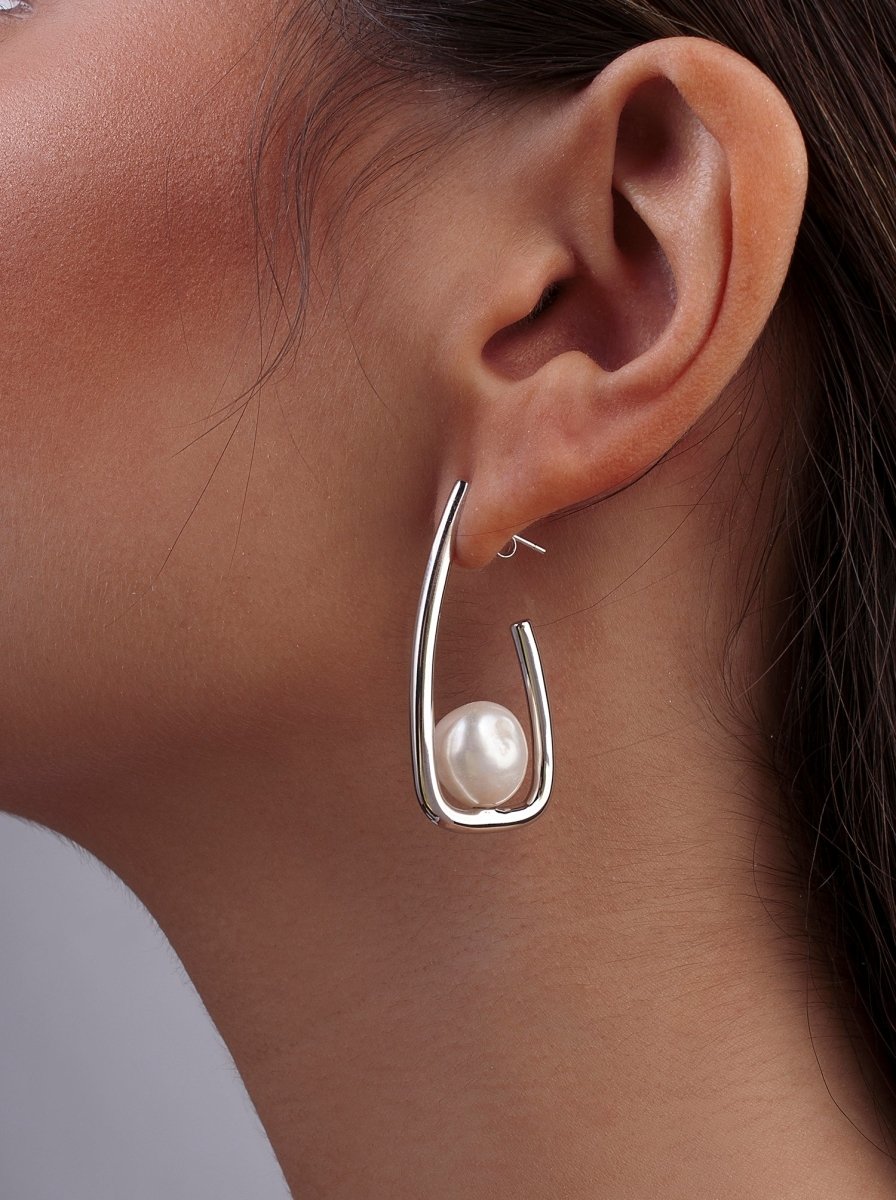 earrings silver pearls design Geometric pearl detail and plain LINEARGENT