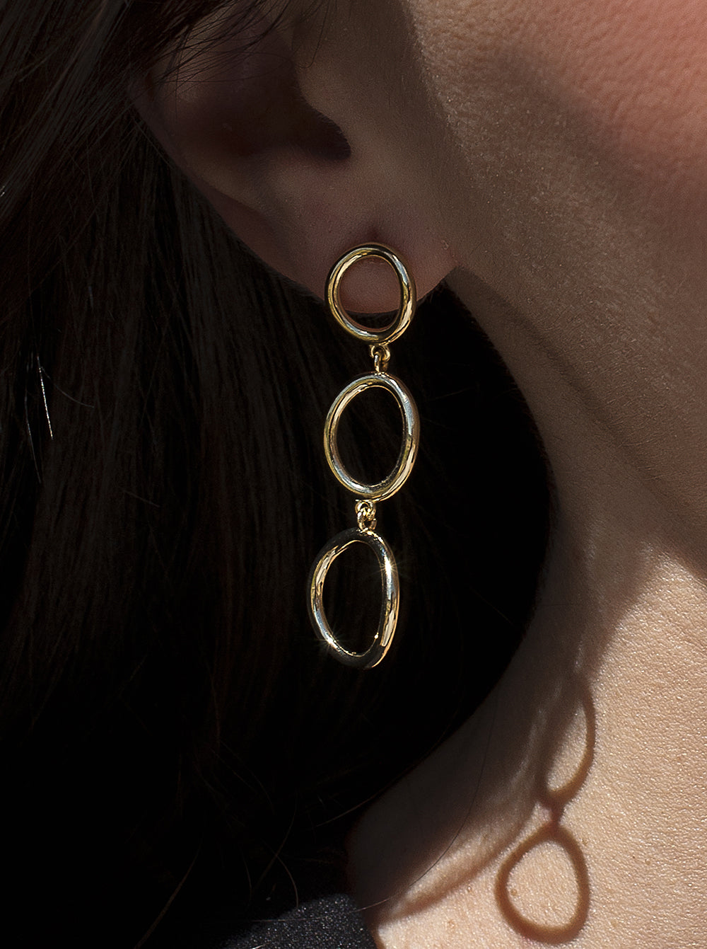 Pendientes largos de plata bañada en oro diseño circular-LINEARGENT