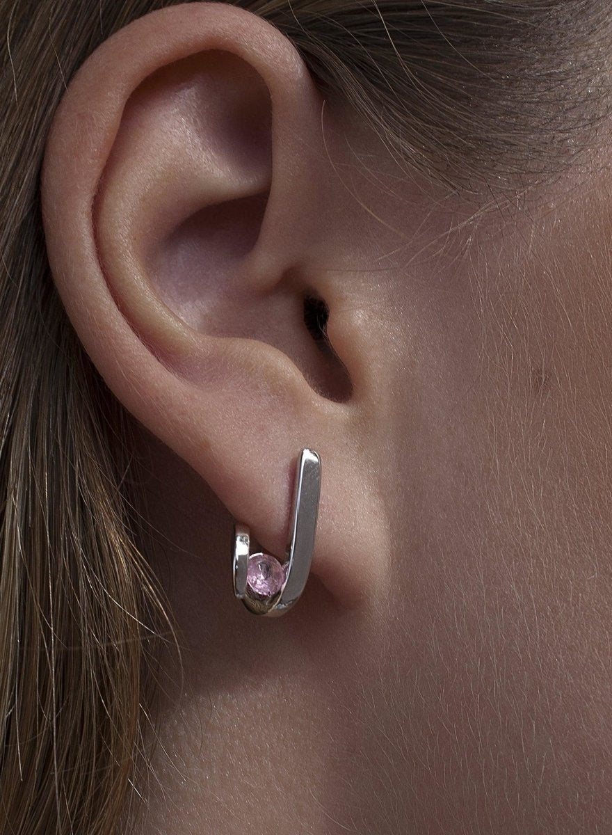Pendientes originales diseño zig-zag con gema en tono rosa-LINEARGENT