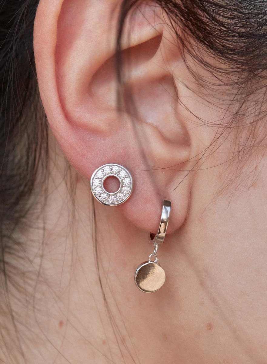 Pendientes pequeños brillantes diseño de círculo y circonitas-LINEARGENT