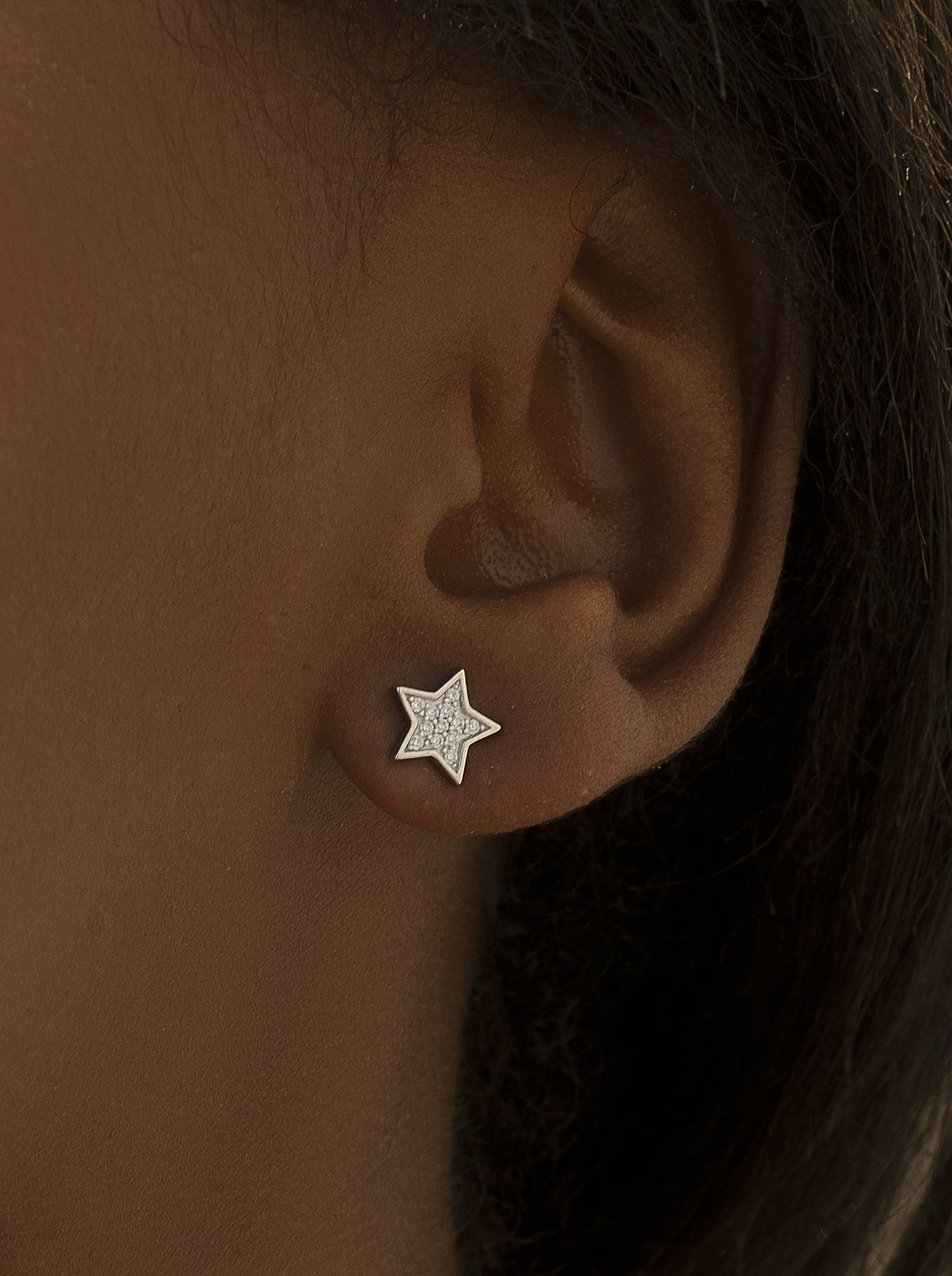 Pendientes pequeños plata brillantes silueta estrella-LINEARGENT