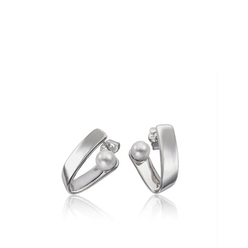 Pendientes perla diseño "v" en plata lisa