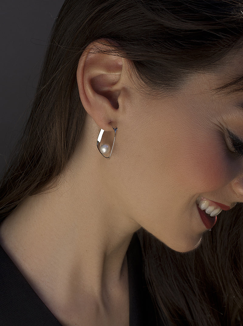 Pendientes perlas de plata diseño cuadrado con perla