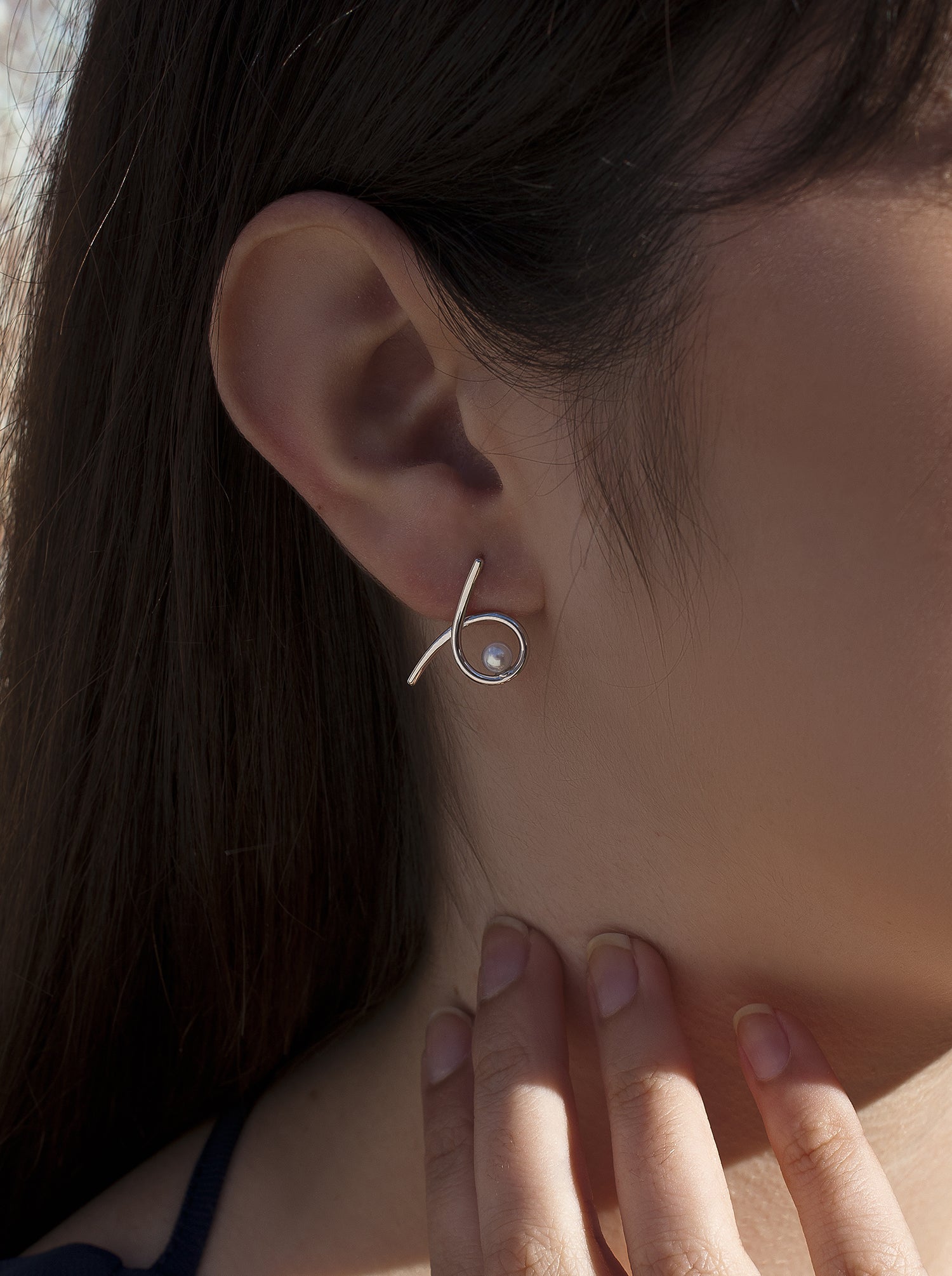Pendientes perlas de plata diseño tirabuzón con perla