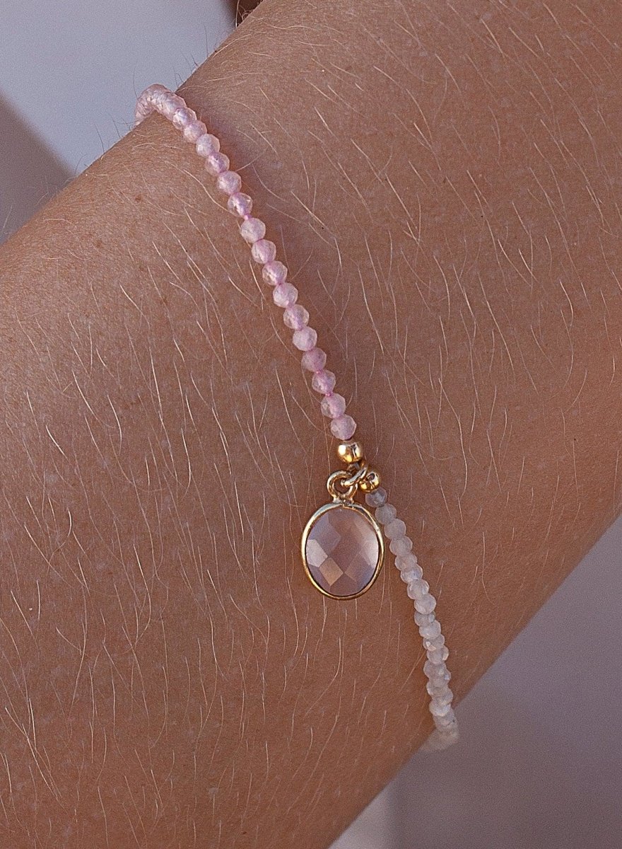 Pulsera de bolas con charm central de cuarzo rosa-LINEARGENT