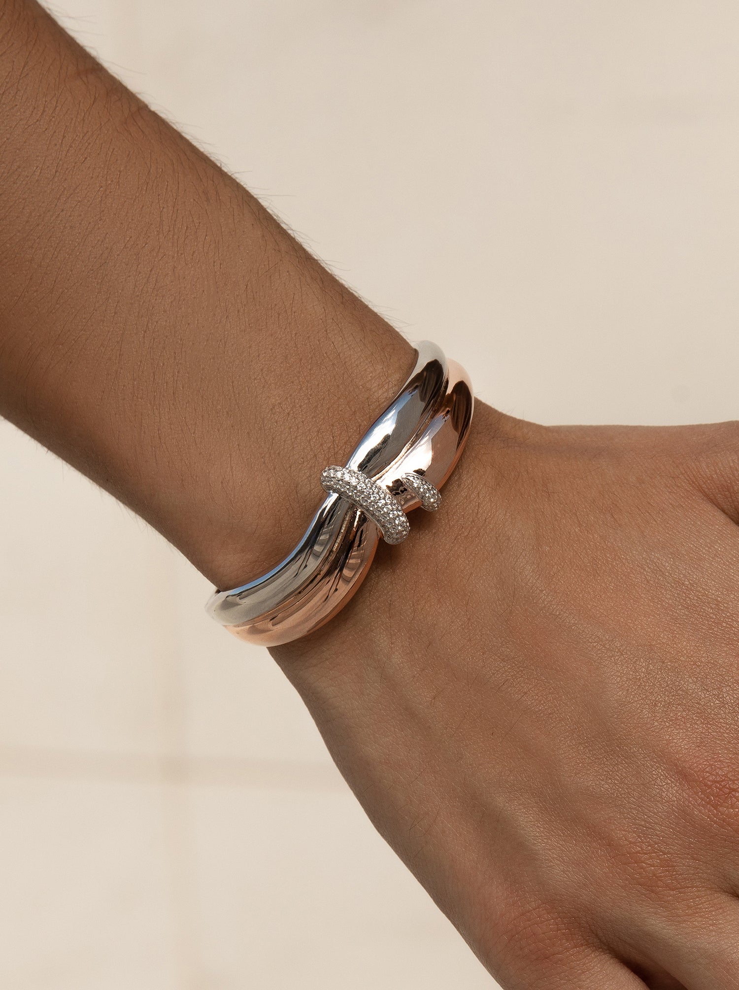 Pulsera esclava de plata bicolor con lazo de circonitas-LINEARGENT