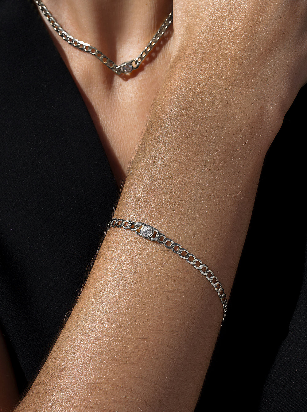 Pulsera eslabones de plata con detalle de circonita