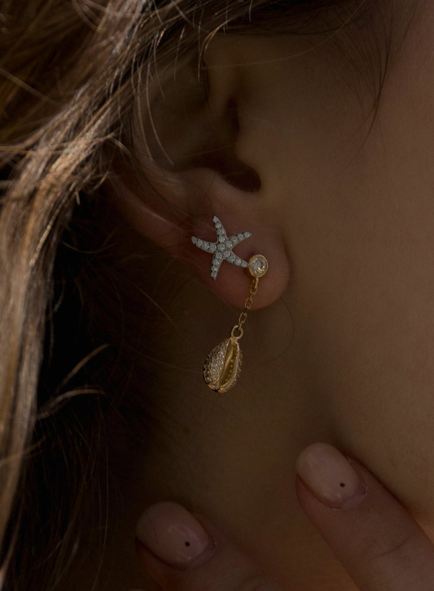 Segundo pendiente de plata con charm de estrella de mar-LINEARGENT