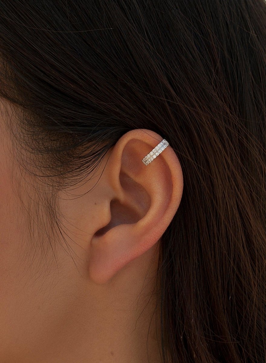 Pendiente · Ear cuff en plata diseño de circonitas