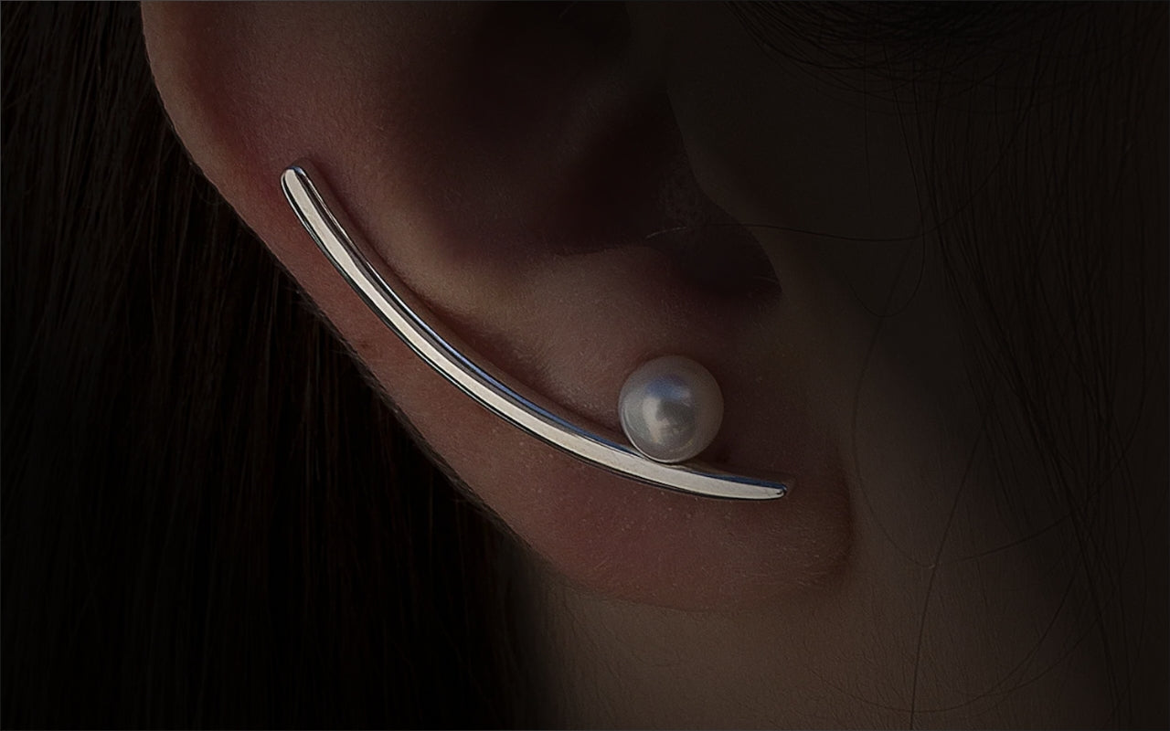 ¿Cómo se llaman los pendientes que suben por la oreja?