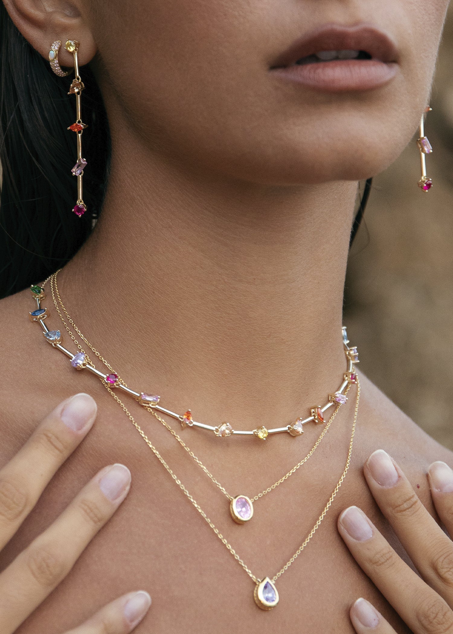 Layering de collares: cómo combinar varias cadenas con estilo