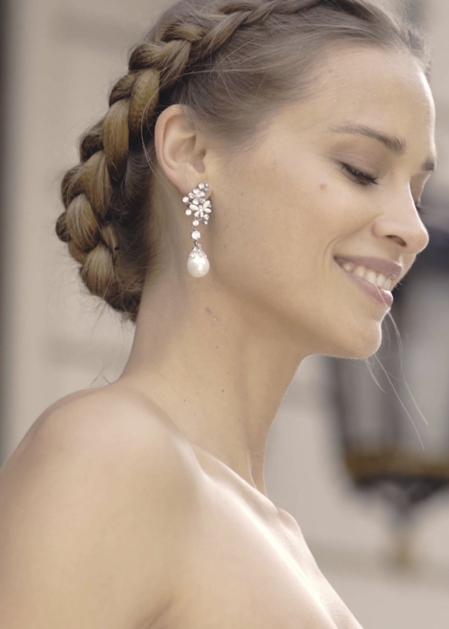 Cómo elegir los pendientes perfectos de novia de plata y acertar con todo el look