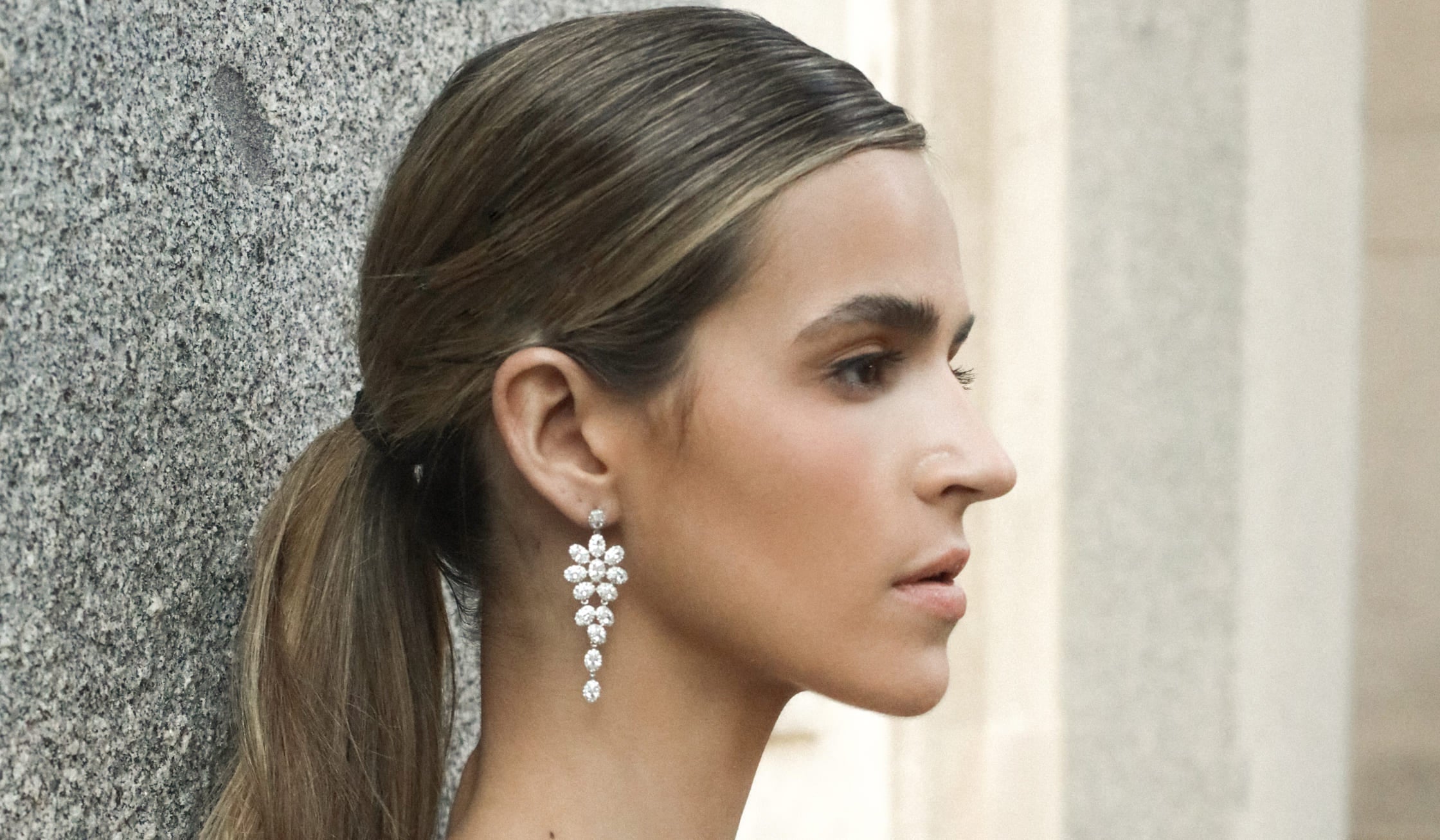 ¿Cómo Combinar tus Pendientes de Novia de Plata con tu Vestido?