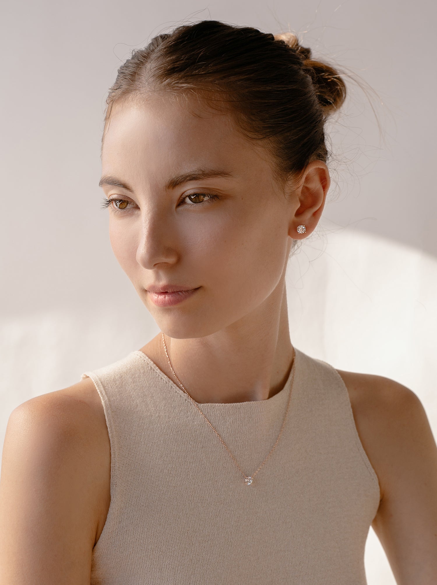 Pendientes pequeños diseño geométrico con circonita