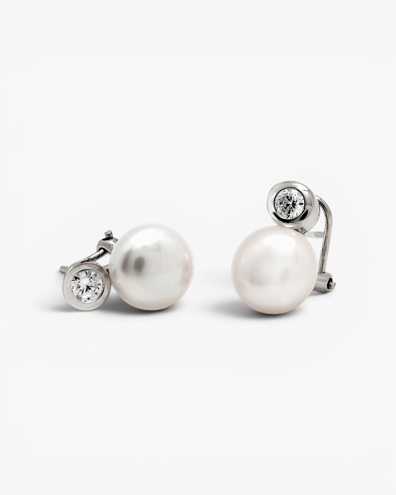 Tu and me earrings with pearl design and crescent moon detail