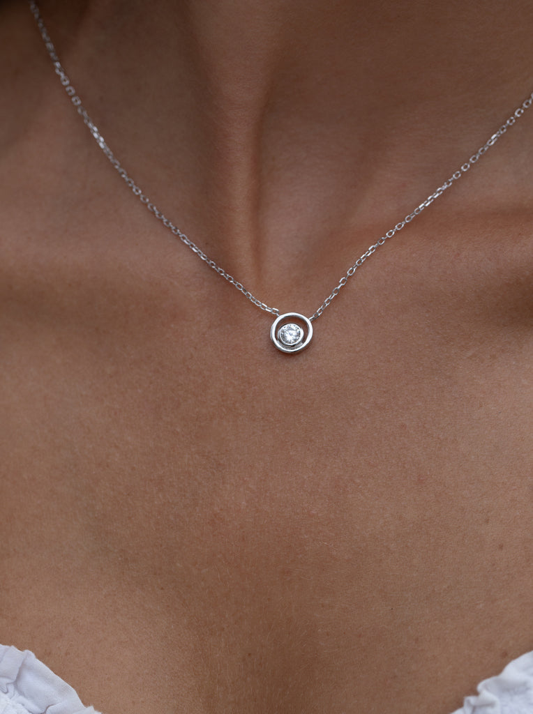 Petits pendentifs en argent à motif circulaire