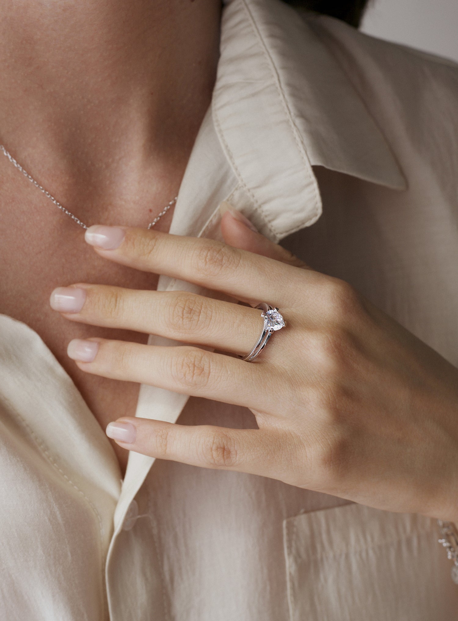 Anillos de compromiso de plata diseño de carril dividido