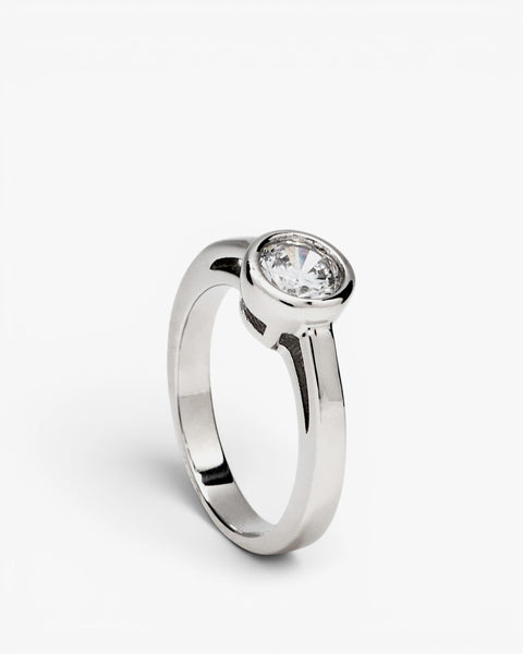 Anillo solitario diseño de círculo con contorno grueso