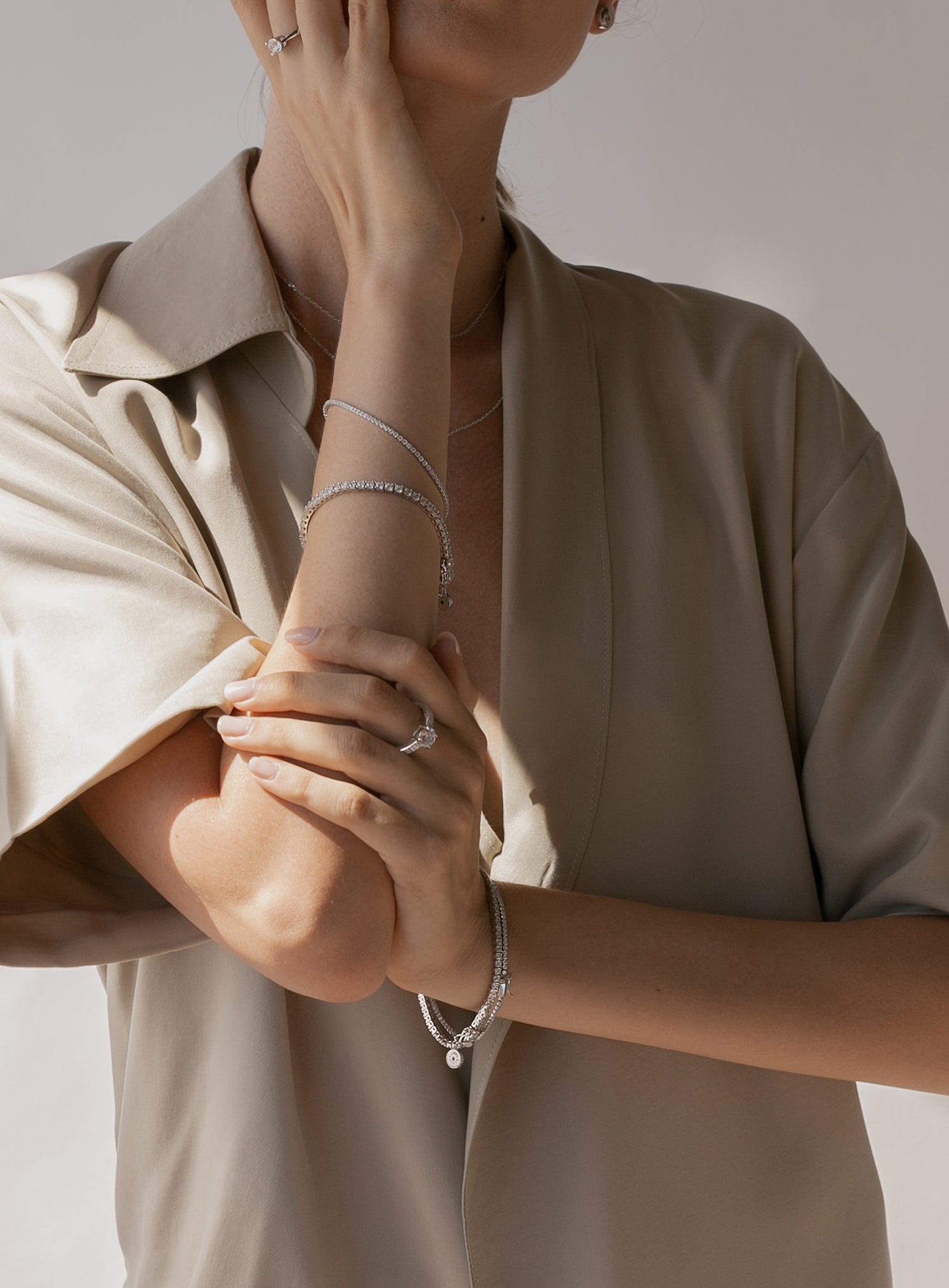 Anillo solitarios diseño facetado con circonitas