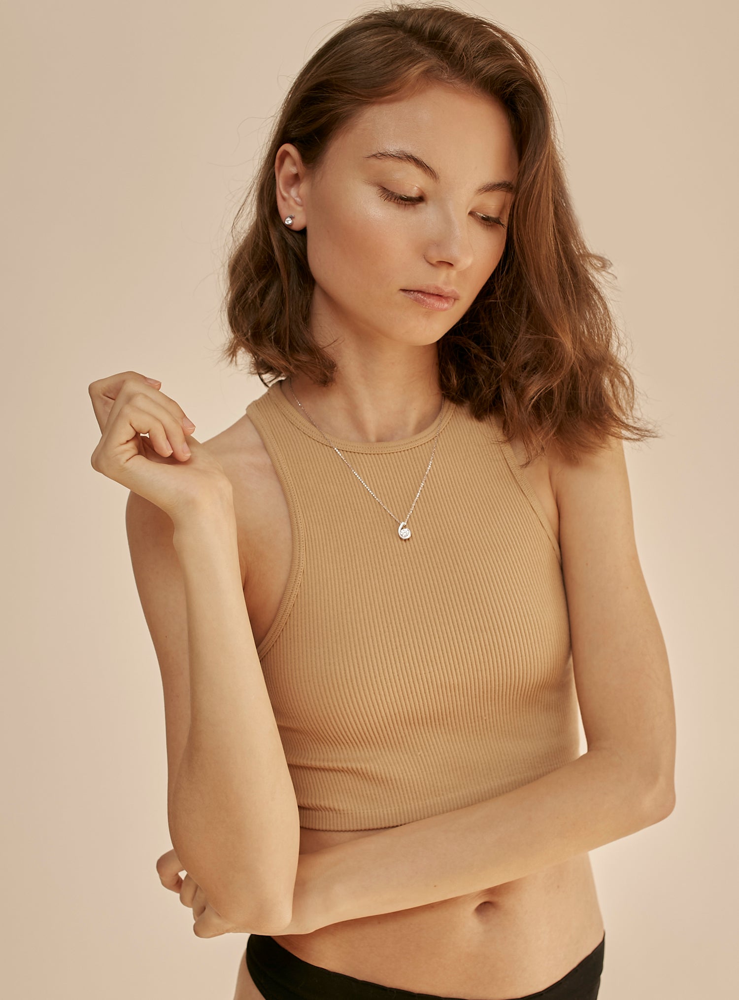 Pendientes botón diseño de lágrima con circonita