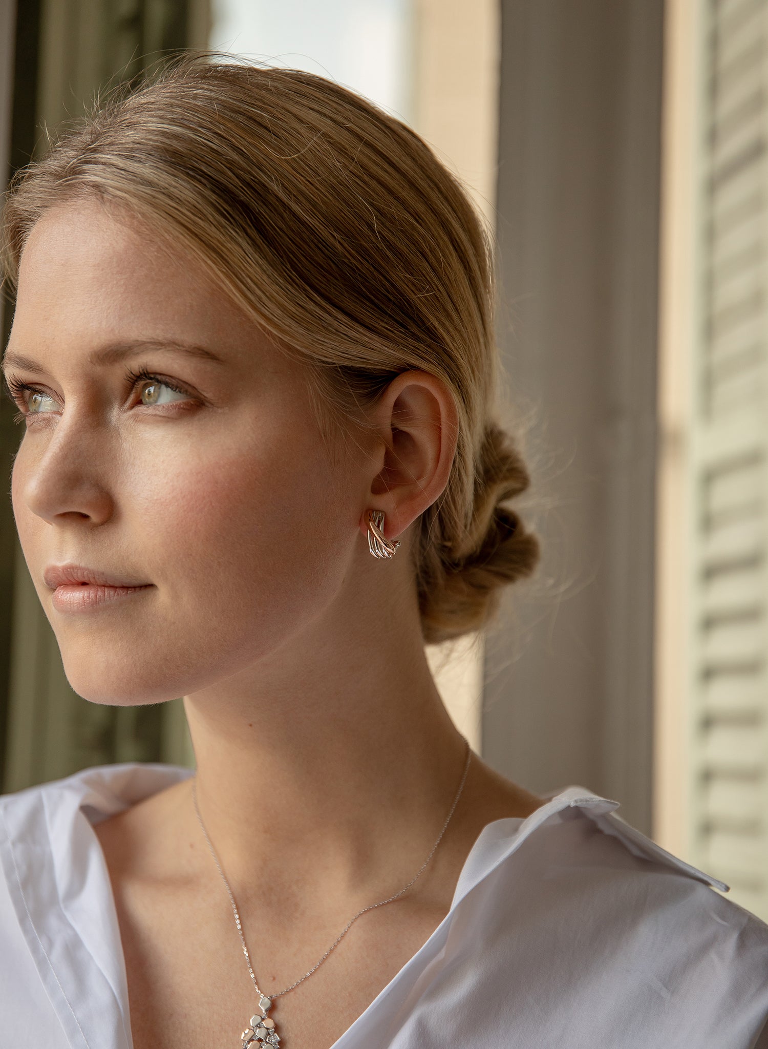 Pendientes cierre omega diseño carril diagonal en tono vermeil