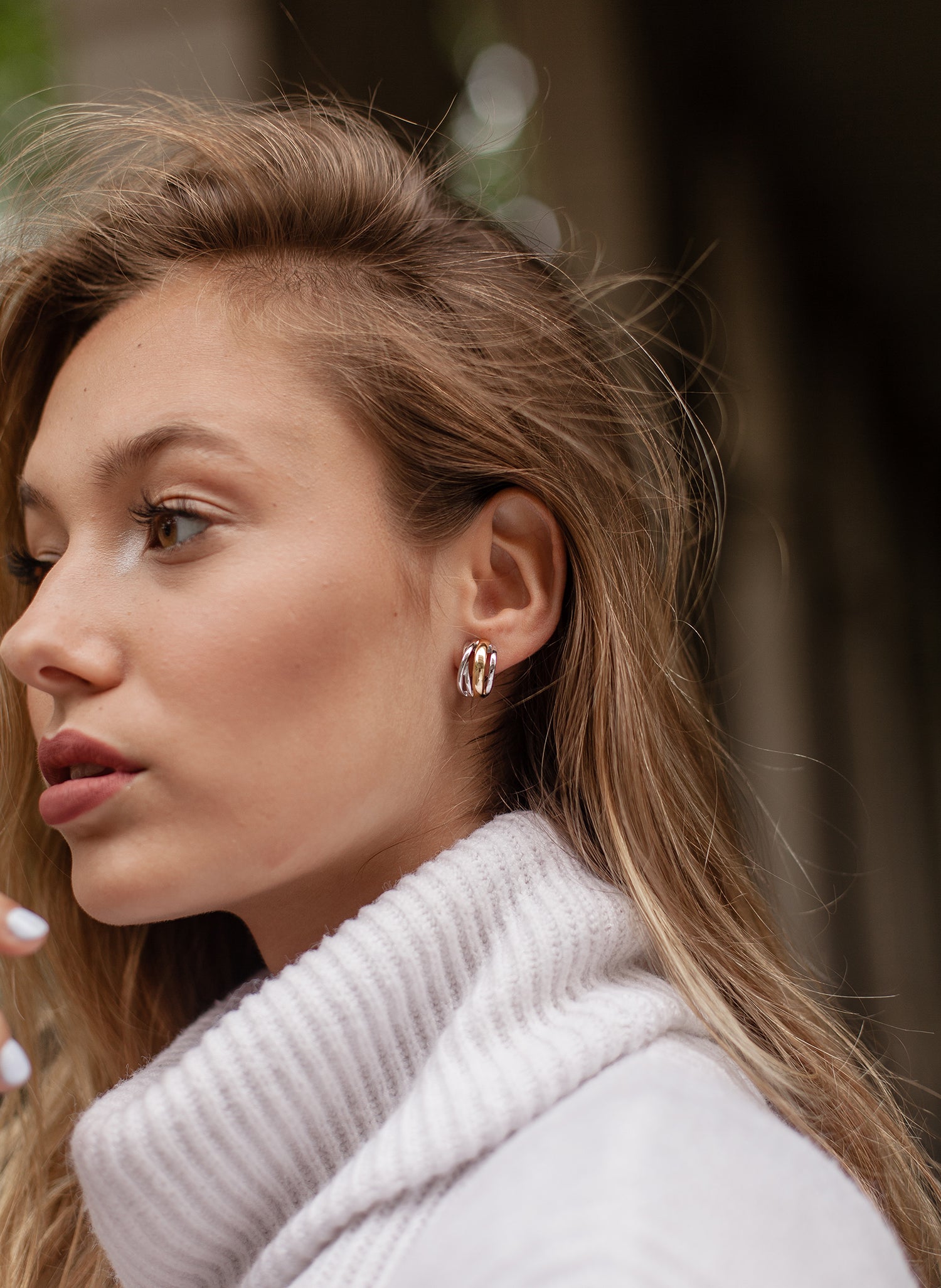 Boucles d'oreilles fermeture omega design de trois rails bicolores